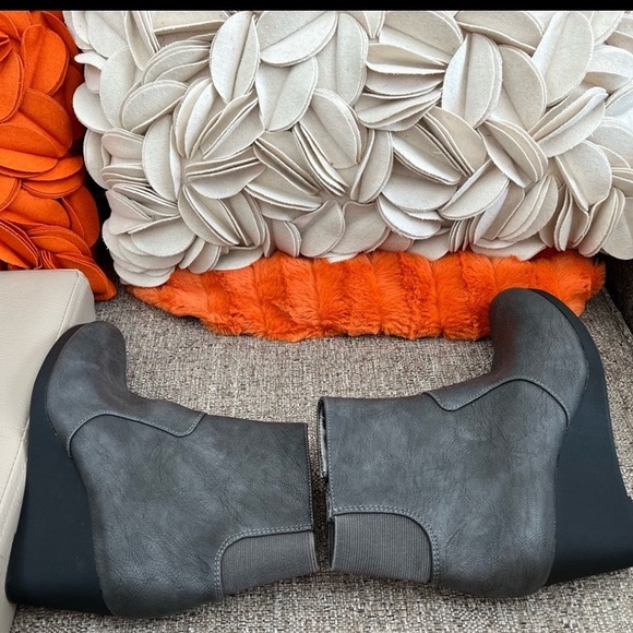 🦋 Life Stride Flex Dark Gray Wedge Booties, size 6.5M - Picture 5 of 7